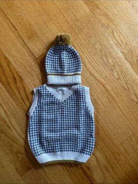Cozy Houndstooth Knit Vest & Pom Hat Set - Gray & Cream with Mustard Accent